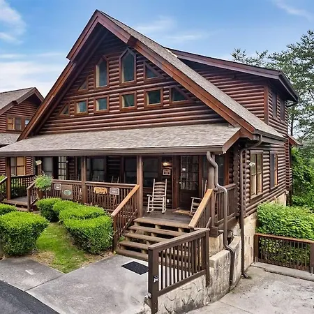 Dollywood Family Resort: Seasonal Pools, Hot Tub & Arcade Pigeon Forge Exterior photo