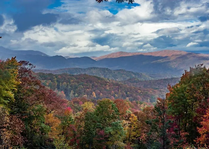 2 Miles From Dollywood Family Resort With Seasonal Outdoor Swimming Pool, Year Around Heated Indoor Swimming Pool, Townhome Style Cabin, Private Hot Tub, Arcade, Tv, Wifi, Kitchen With Refrigerator, Washer And Dryer