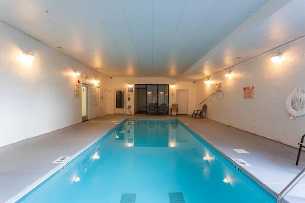 Dollywood Family Resort: Seasonal Pools, Hot Tub & Arcade
