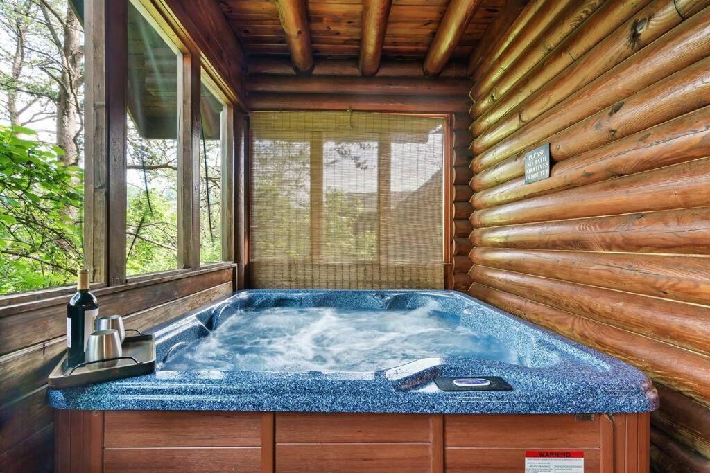 Dollywood Family Resort: Seasonal Pools, Hot Tub & Arcade Holiday home Pigeon Forge